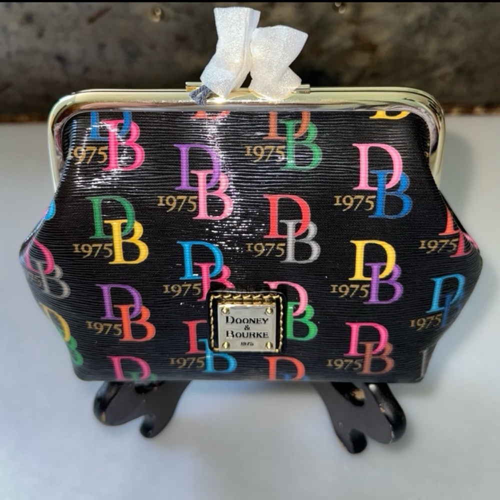 Dooney & Bourke NWT DB75 Framed Kiss Lock Purse